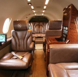 Learjet_35A_Cabin_lrg